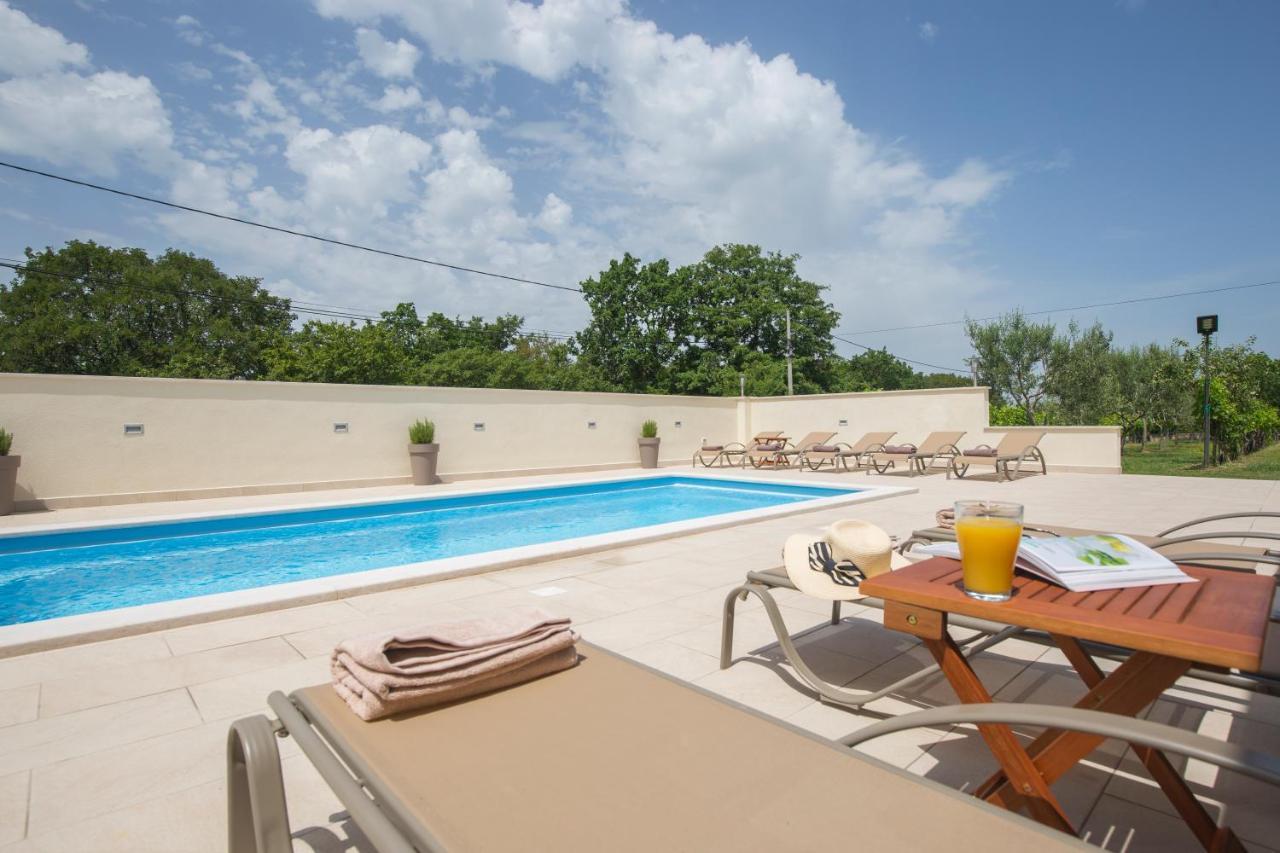 לאבין Villa Ivana מראה חיצוני תמונה